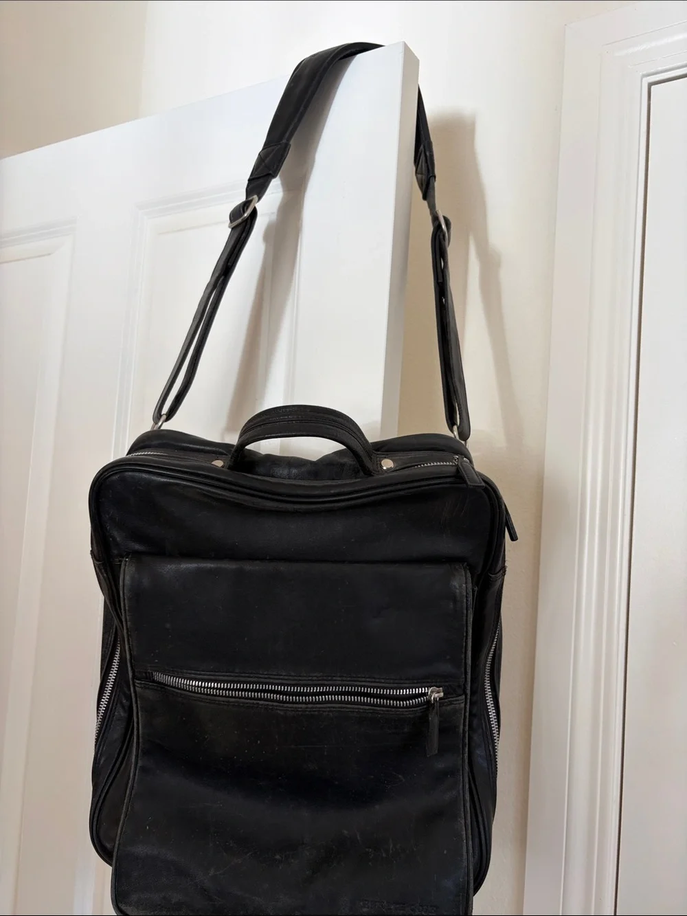 Kenneth Cole Black Leather Men’s Shoulder Bag
